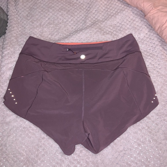 ❗️SOLD❗️Athleta run with it shorts - Picture 3 of 6